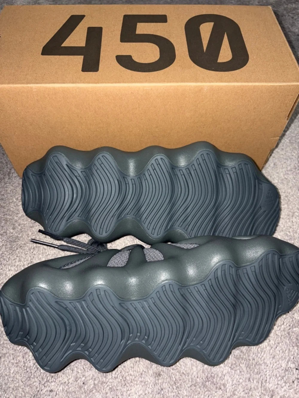 Yeezy 450 - Picture 4 of 7